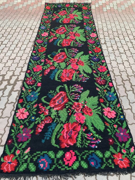 Старовиний шерстяний килим