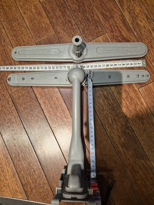 Spryskiwacz (śmigło) dolny i górny do zmywarki Whirlpool ADG 658/1 IX