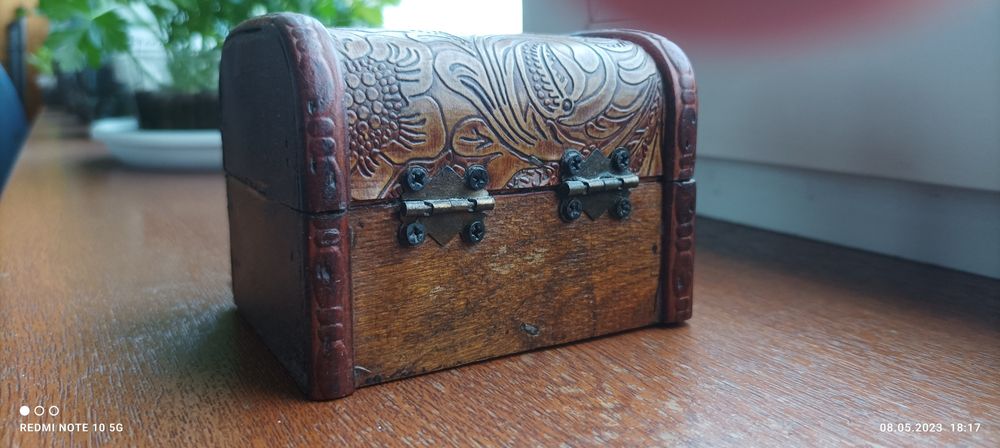 Шкатулка деревянная