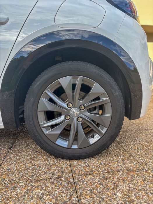 Reservado Peugeot e-208  50kw