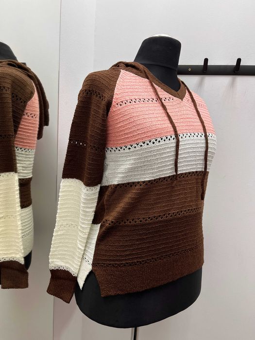 Cienki sweter z kapturem rozm.M