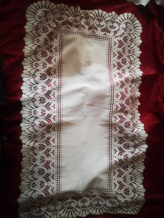 Obrusy białe ozdobne
