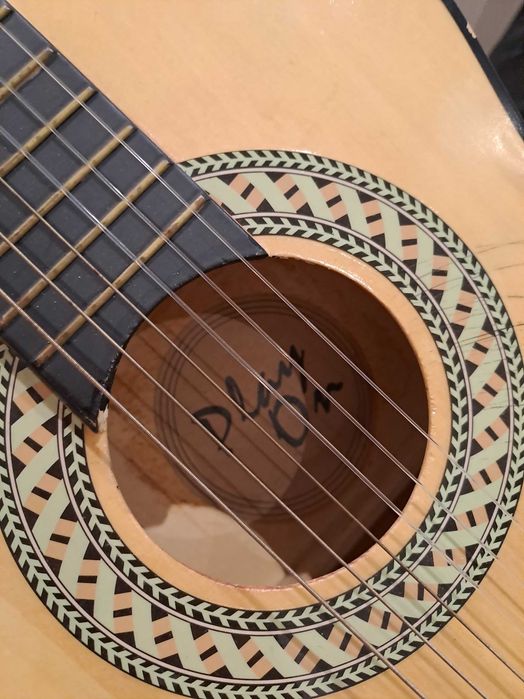 Guitarra com saco de transporte