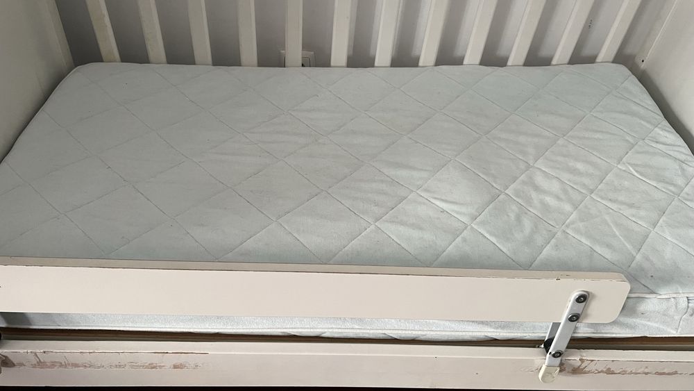 Cama de criança  – ideal para personalizar | Inclui colchão + estrado