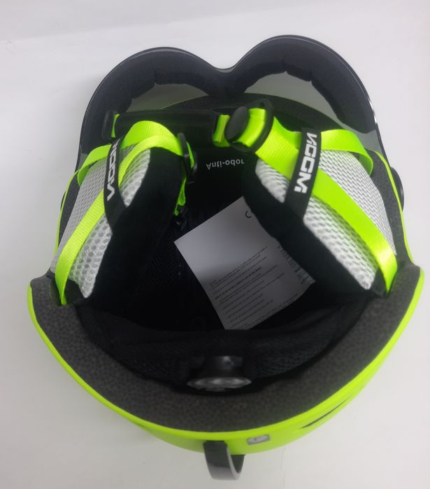 Kask narciarski z szybką