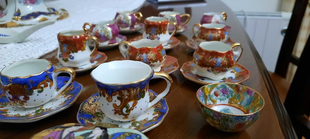 Chavenas de colecção em porcelana miniaturas