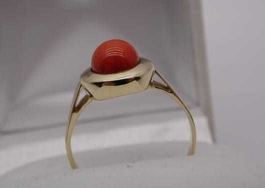 Złoty pierścionek naturalny koral półkula R.17