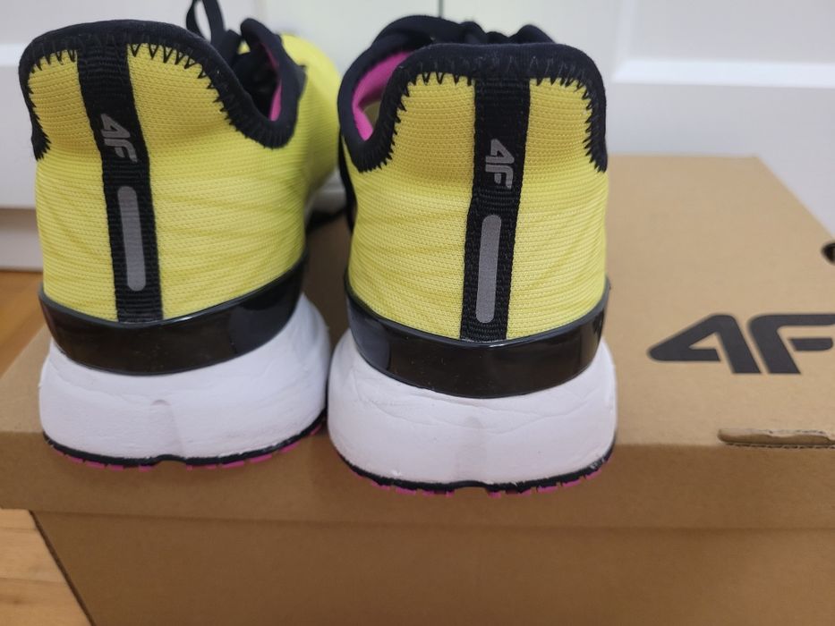 Buty  sportowe do biegania firmy 4f Running Sicnum model D4L22- OBDS10