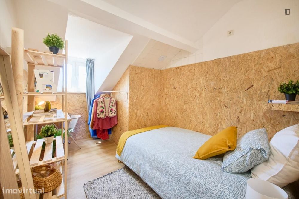 Quarto - localizado em São Bento Lisbon