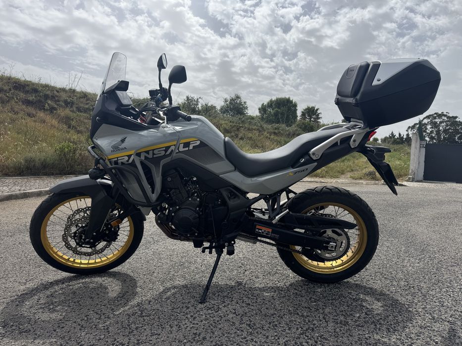Vendo Honda Transalp de 2025 como nova!