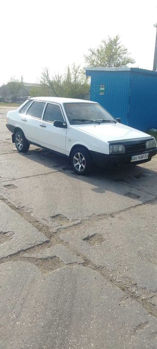 Продам машину ваз 21099