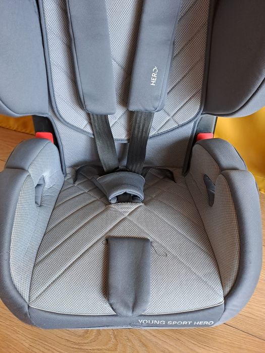 Fotelik samochodowy RECARO young sport hero 9-36 kg