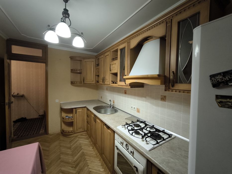 Продам 3 Бровари Незалежності