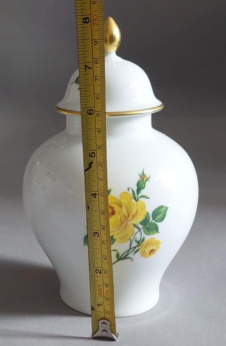 AK Kaiser Sharlottenburg amfora. Żółta róża