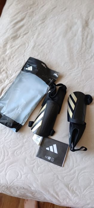 Футбольні щитки від adidas розмір L