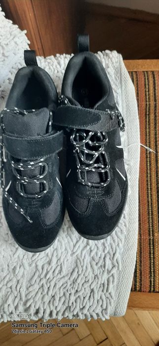 Zamszowe buty sportowe uniwersalne