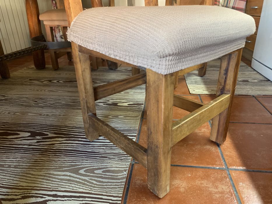 Mesa de carvalho com acabamento em ferro fundido