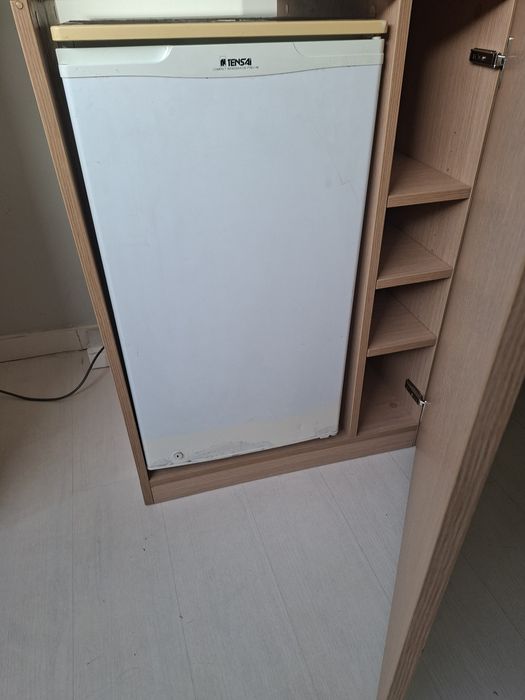 Armario para casa e escritório (pode ser utilizado com frigobar) usado  melamina carvalho
