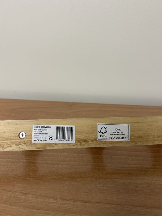 Cabide de madeira para fixar