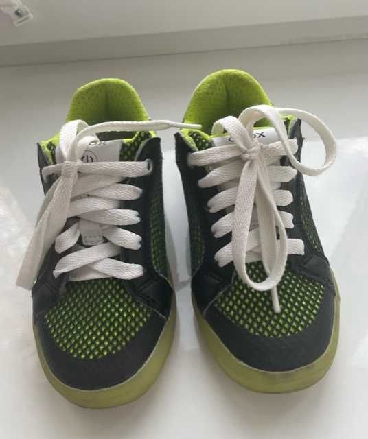 Демі ботинки geox із bluetooth розмір 28