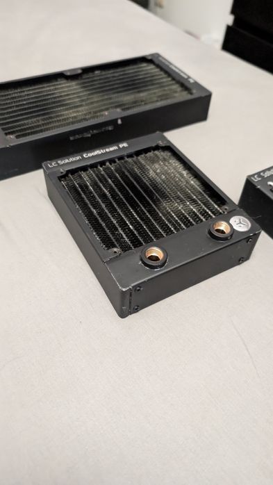 Três radiadores EK-Coolstream PE
