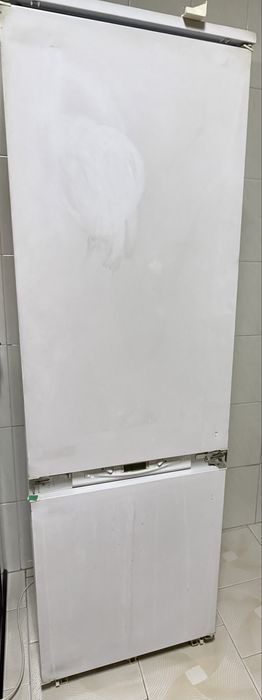 Frigorifico encastre hotpoint ariston com cerca de 8 anos de utilizaca