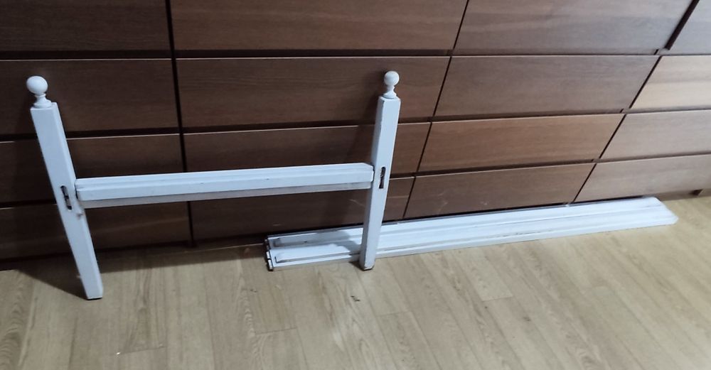 Cama solteiro branca