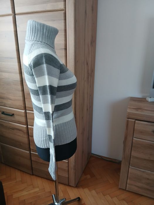 Golf damski  w paski  białe i szare S  Basic Style
