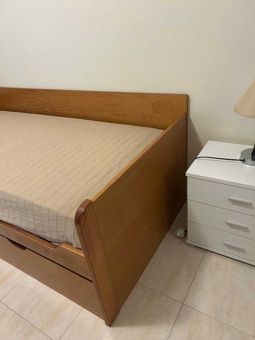 Vende-se cama dupla sem colchões