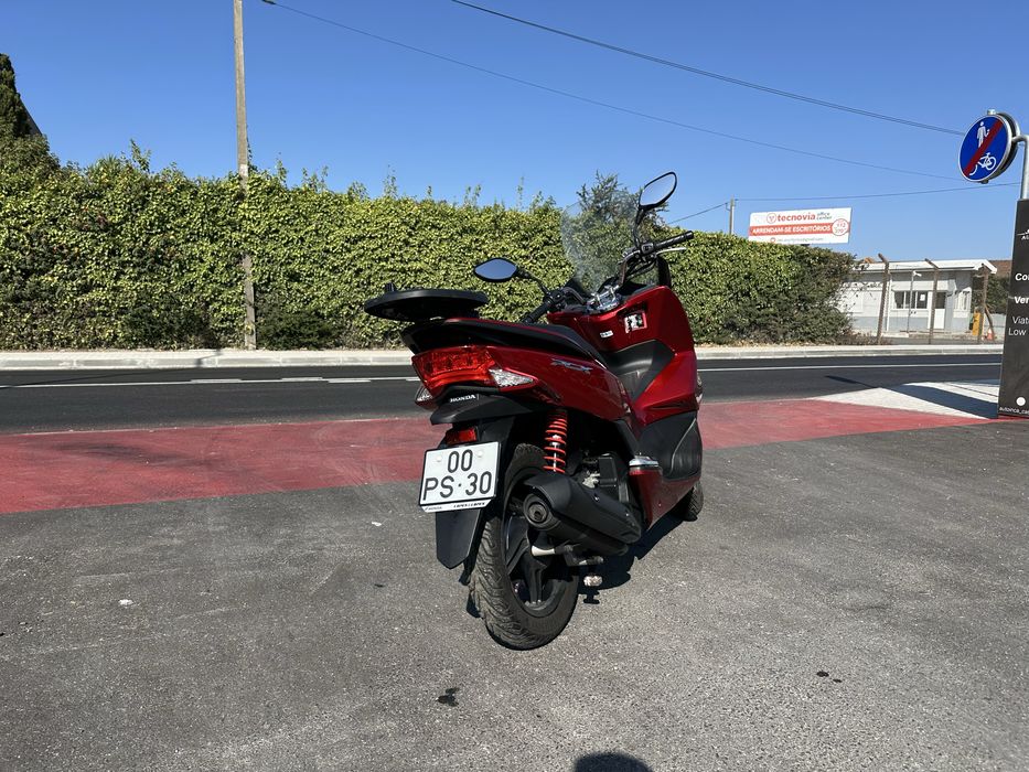 Honda pcx 125 c/extras bem estimada