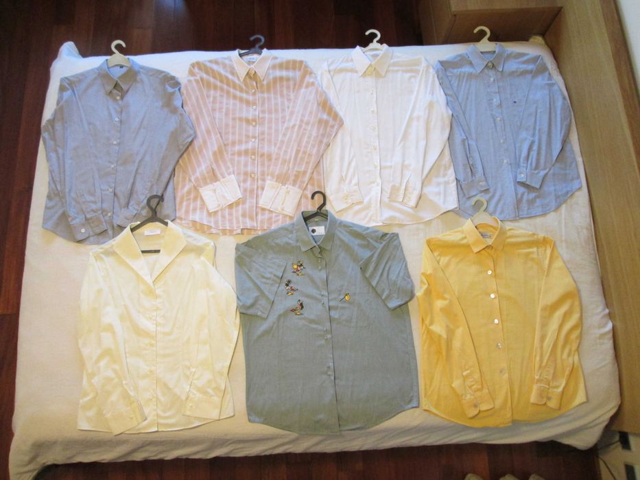Roupa de Mulher - 15 Camisas / Blusas