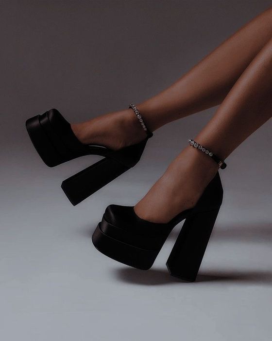 Туфлі Bratz в стилі Versace