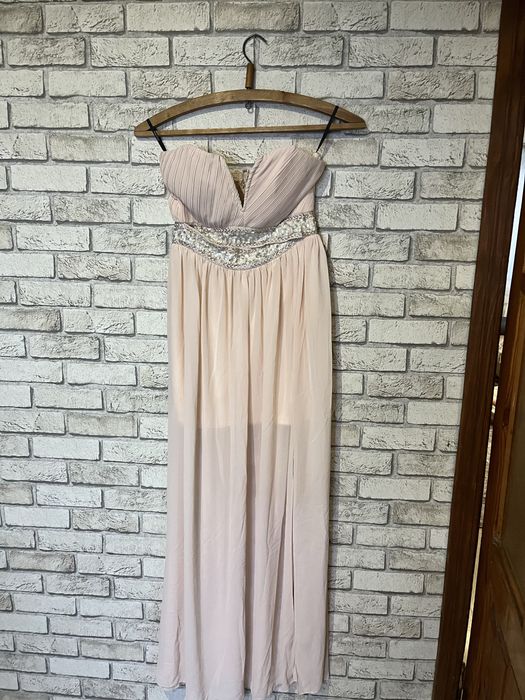 Дві рожеві сукні