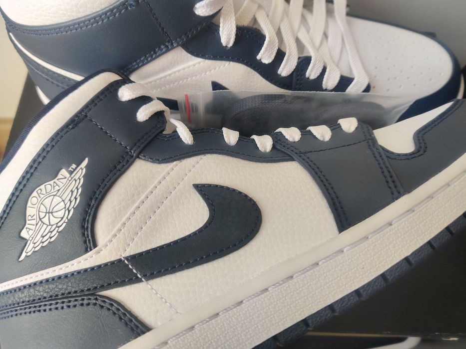 Jordan 1 Mid White Metallic Gold Obsidian