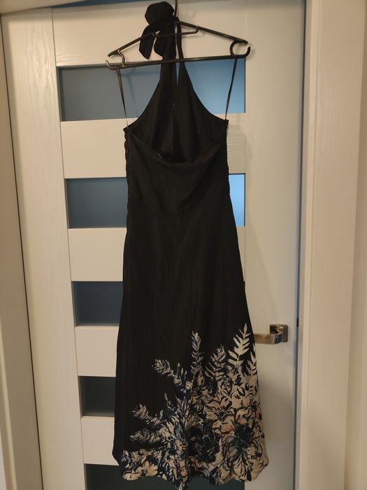 Sukienka wiązana na szyji