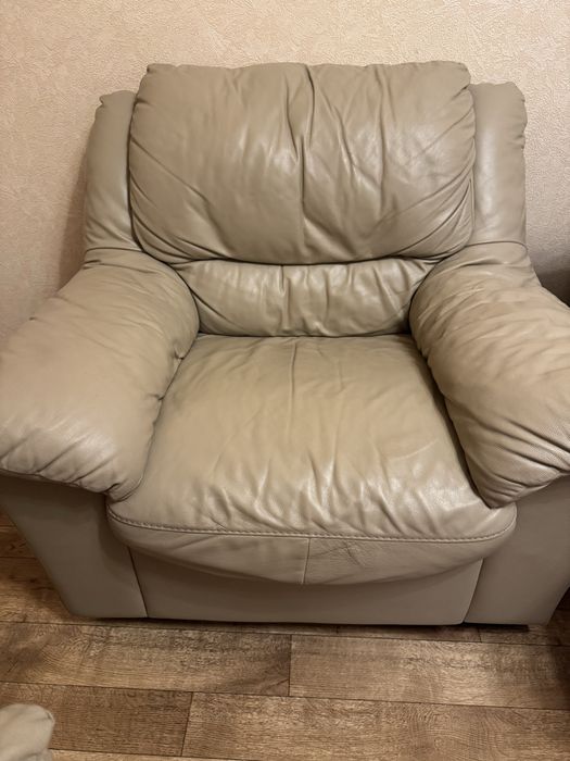 Шкіряний диван та крісла