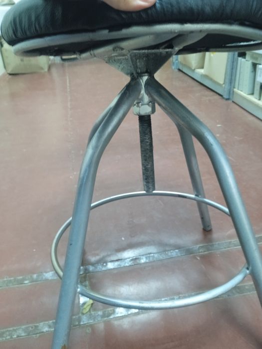 Стілець гвинтовий