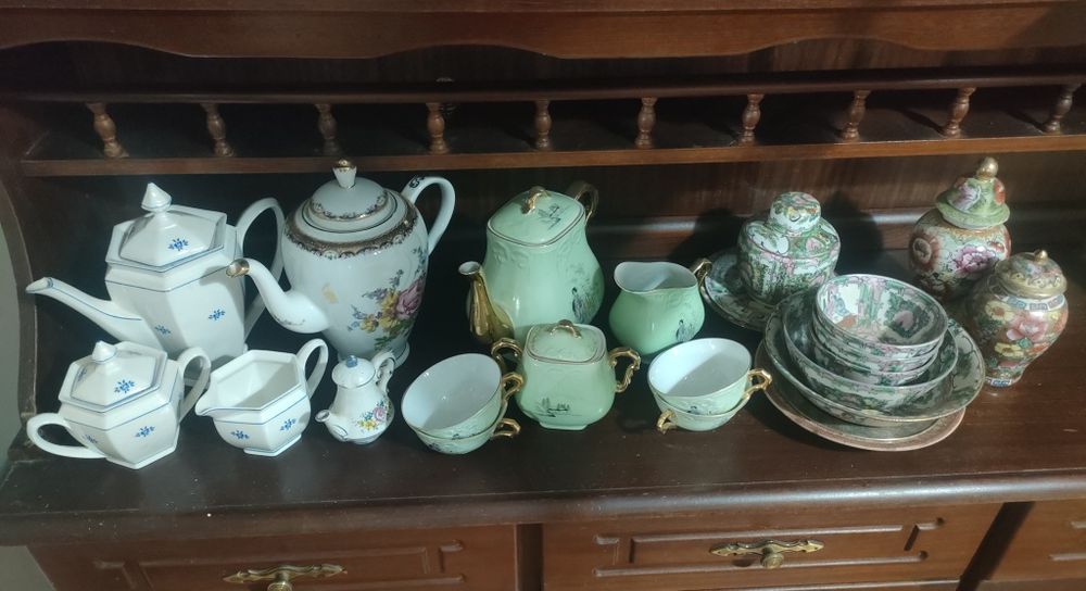 Louça antiga variada