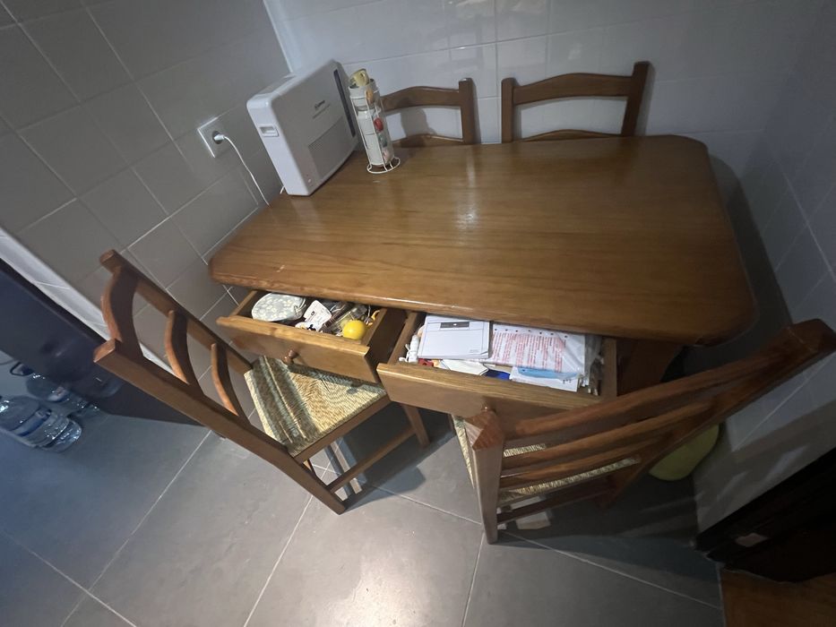 Mesa mais 4 cadeiras