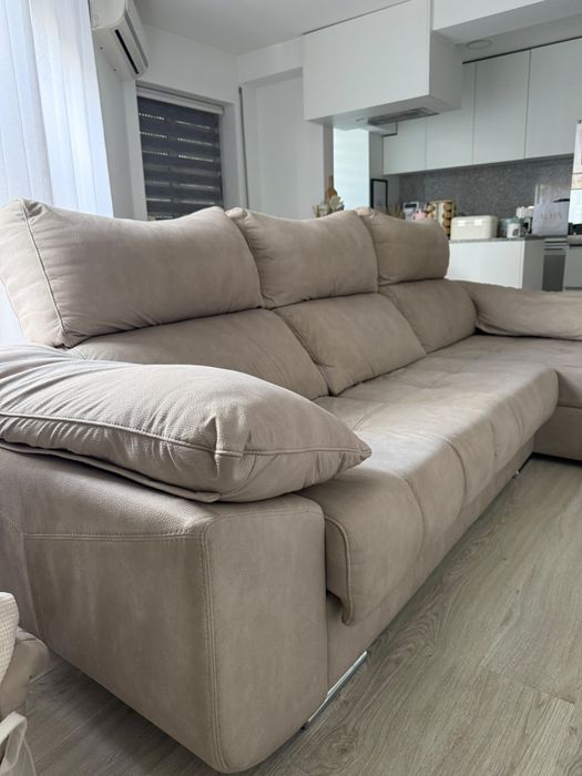 Sofá de 4 lugares com chaise longue – bege