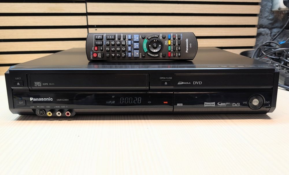 Panasonic DMR-EZ49V #Nagrywarka DVD VHS S-VHS #6HD #Hi-Fi Stereo #USB #HDMI #S-Video #Pilot #Przegrywanie VHS na DVD