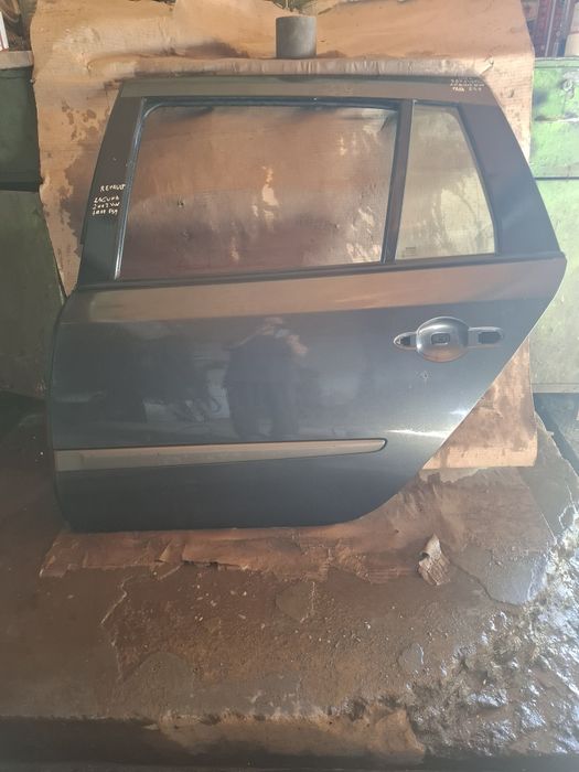 Peça; Porta tras esq° Renault laguna SW ano 2002