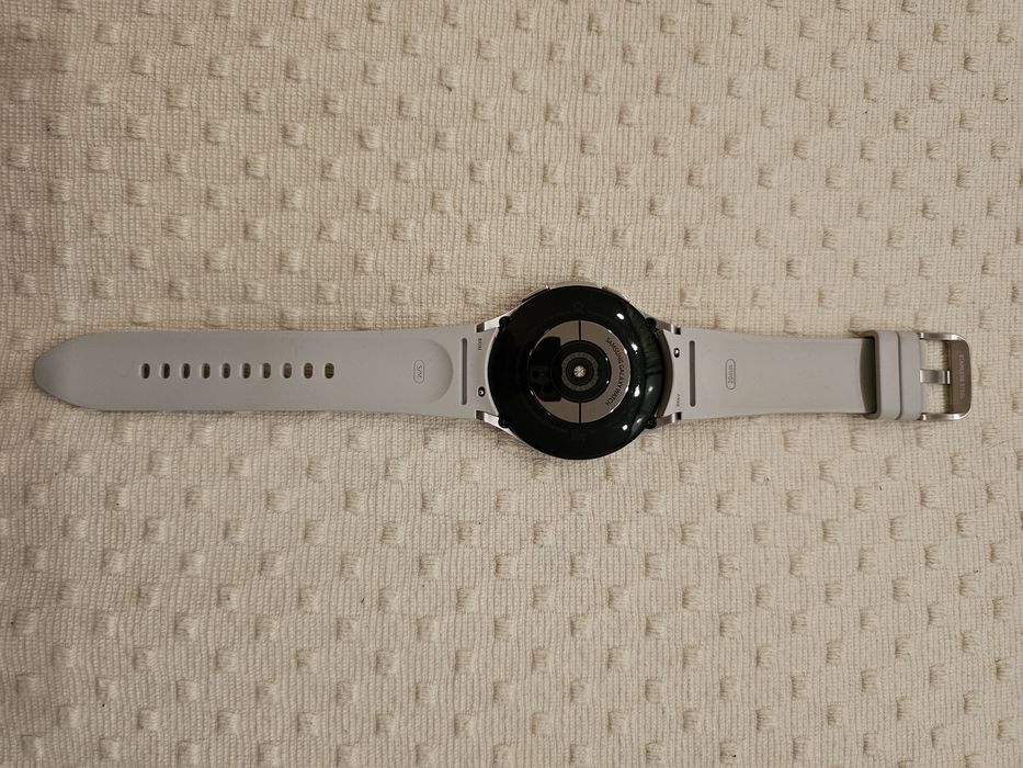 Galaxy Watch 4 Classic 46mm (bateria e ecrã novos)