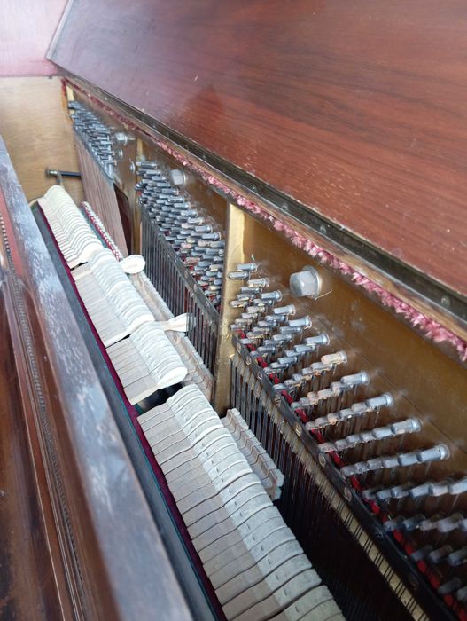 zabytkowe pianino J. Schiller