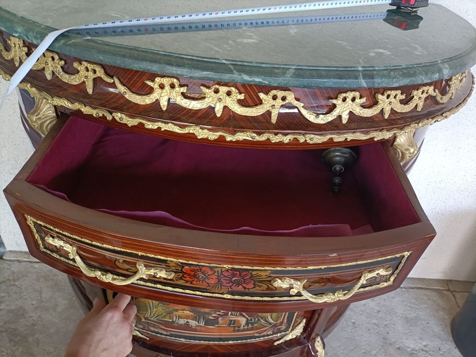 Komoda w stylu barokowym