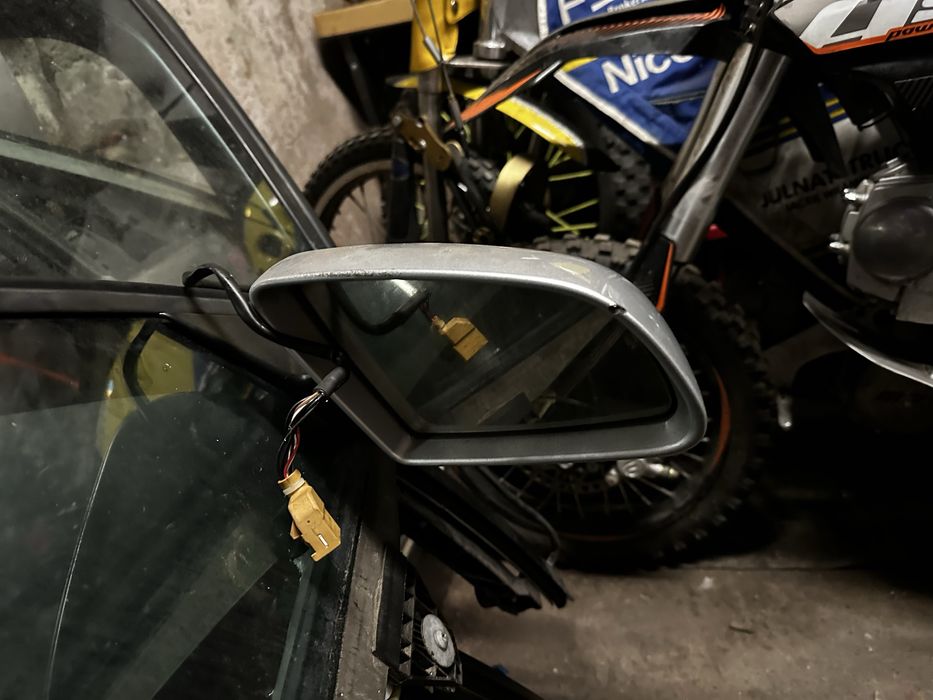 Ramka z szybą oraz lusterkiem audi a4 b6 ly7w