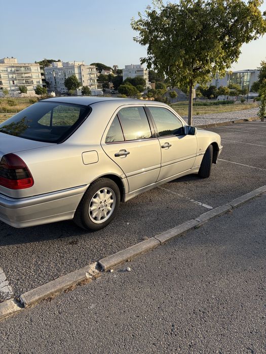 Mercedes-Benz C 220 — fotografia 4