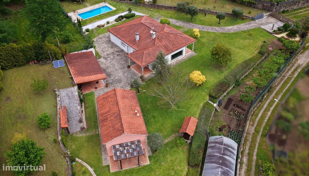 Quintinha with 2 Houses – Extraordinary Property