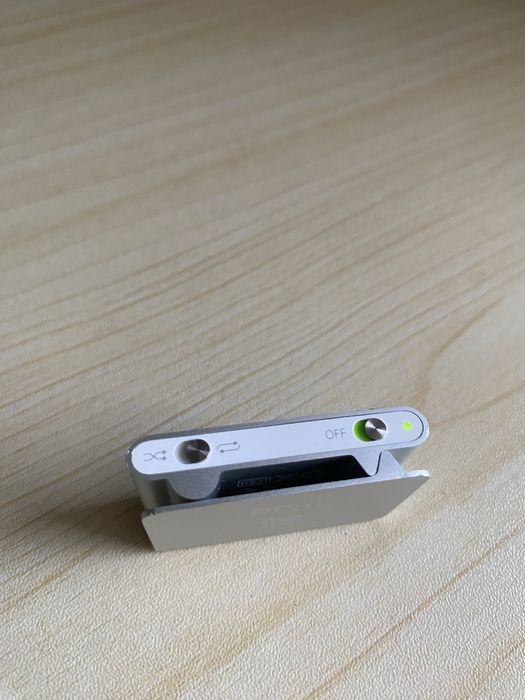 iPod Shuffle silver 1 Gb 2nd geração