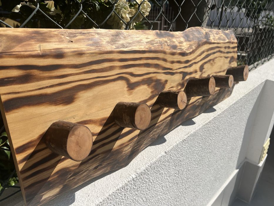 Cabide rustico em Pinho e Cerejeira